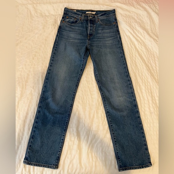 Levis Wedgie Straight Jeans - Picture 1 of 7